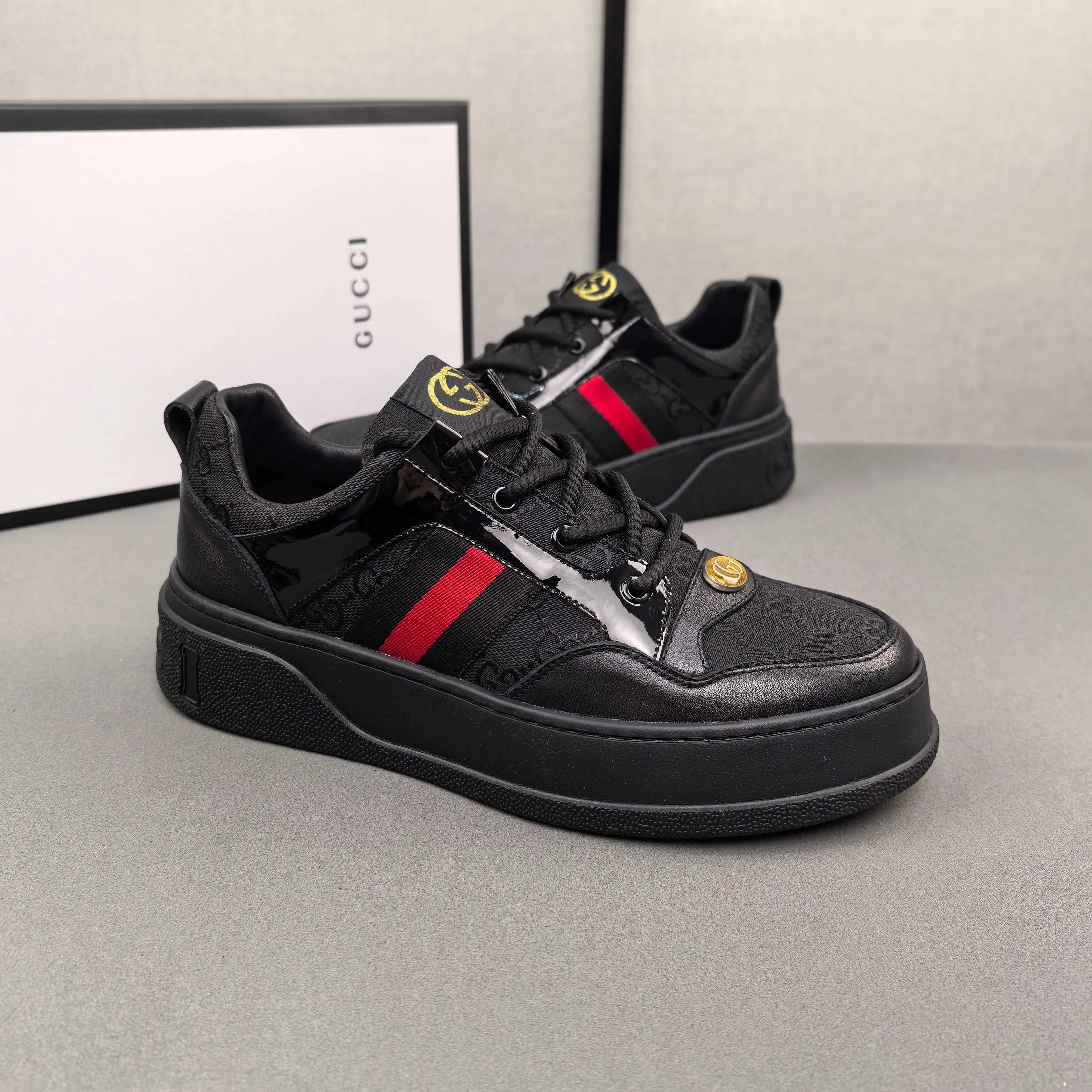 PP440🍒🍒🍒Gucci GUCCI official website latest model🎁classic casual fashion men's shoes👟hot style💥simple and elegant style, exclusive for trendy men. Unique official website latest brand elements👑Gucci original decoration, fashionable and generous, original soft calfskin fabric➕Comfortable soft first-layer pigskin lining ✅The official website specifies wear-resistant casual outsole, the classic model is taken at the counter in real life🎬Color: 2⃣️colors available😍Number 38-44